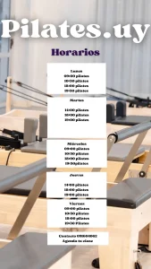 Horarios de Pilates en español: días de la semana con horarios de clase en cuadros blancos.
